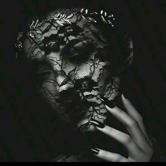 Black Lace Mask - Picture 1 of 4